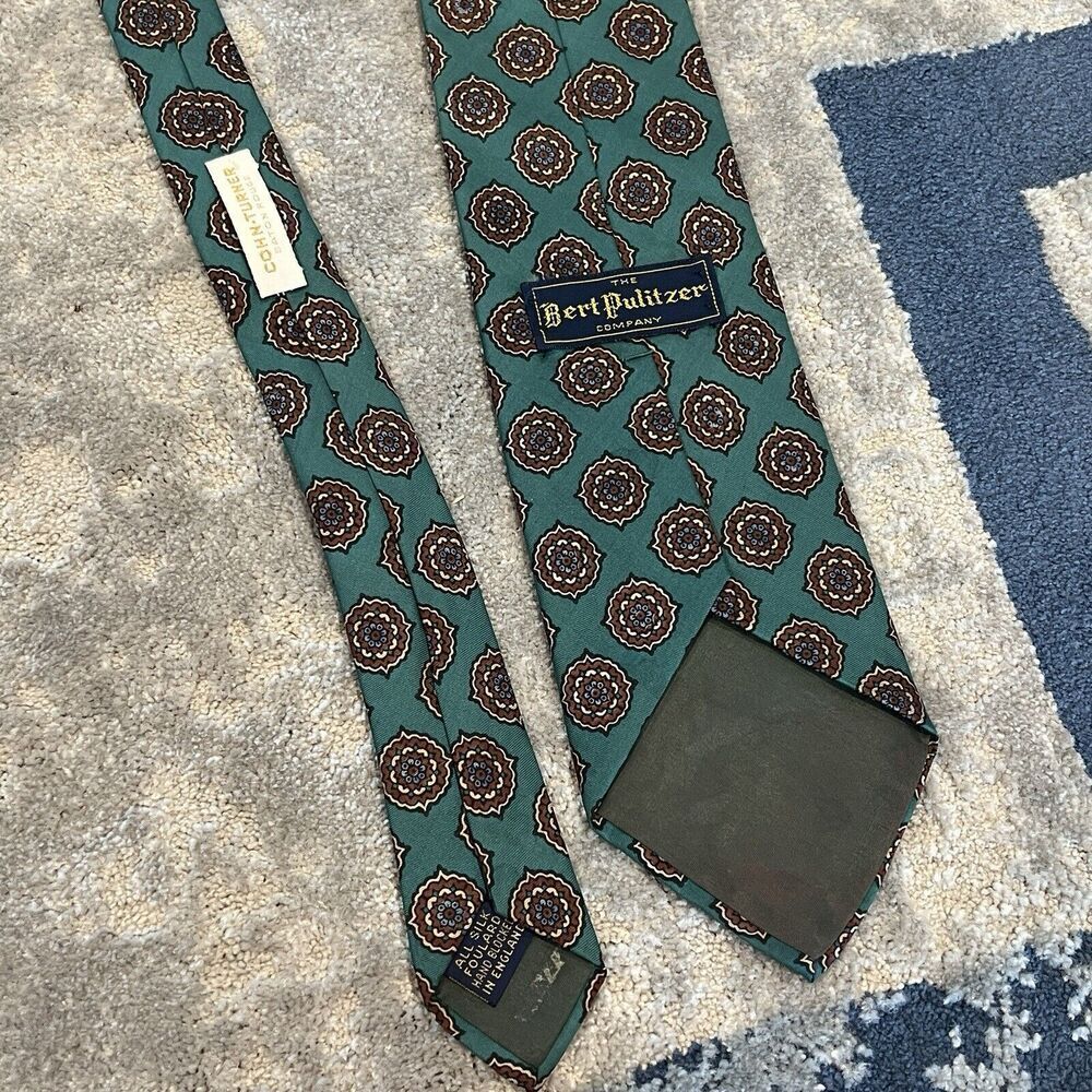 Bert Pulitzer Green Medallion Silk Neck Tie Necktie England 56x4”